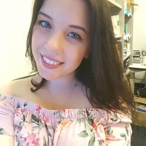 Meet your Posher, Laura